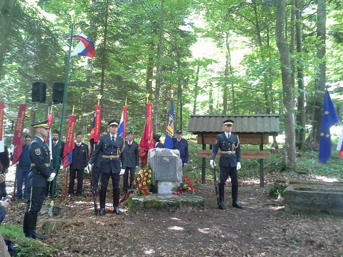 mag. Helena Kamnar, svetovalka predsednika republike za ekonomsko in socialno politiko na spominski prireditvi v poastitev prvega oboroenega spopada Slovencev - TIGROVCEV s faistinim okupatorjem Slovenije